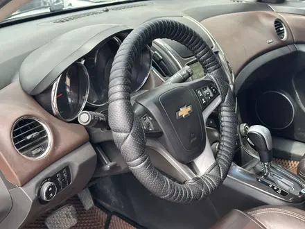 Chevrolet Cruze 2012 года за 3 700 000 тг. в Актобе – фото 9