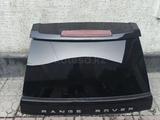 Стекло задней крышки багажника на Range-Rover L322 2005-2009 год за 30 000 тг. в Алматы