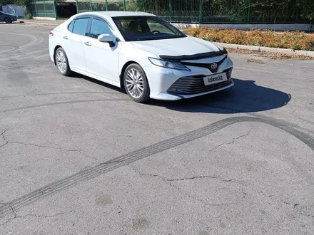 Toyota Camry 2018 года за 13 700 000 тг. в Тараз – фото 2