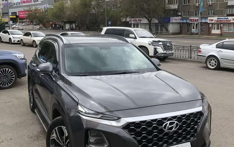 Hyundai Santa Fe 2019 года за 15 100 000 тг. в Астана