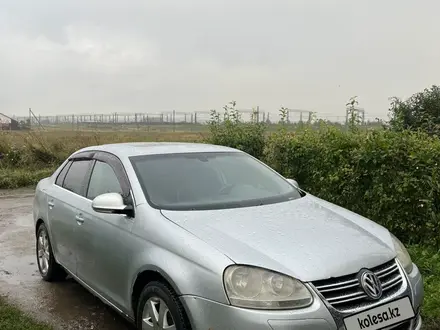 Volkswagen Jetta 2005 года за 3 200 000 тг. в Щучинск – фото 3