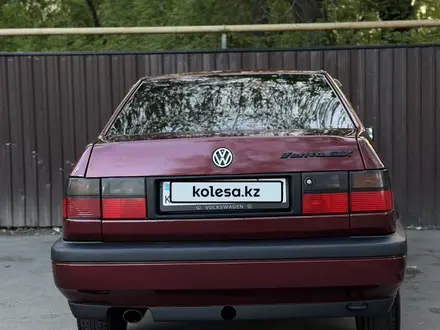 Volkswagen Vento 1996 года за 1 600 000 тг. в Алматы – фото 4