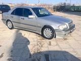 Mercedes-Benz C 240 1997 года за 3 300 000 тг. в Жанаозен – фото 2