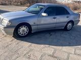 Mercedes-Benz C 240 1997 года за 3 300 000 тг. в Жанаозен – фото 4