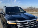 Toyota Land Cruiser 2022 года за 54 500 000 тг. в Алматы – фото 4