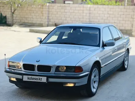 BMW 740 1998 года за 7 000 000 тг. в Жанаозен – фото 2