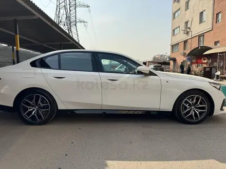 BMW 525 2024 года за 28 000 000 тг. в Алматы – фото 2