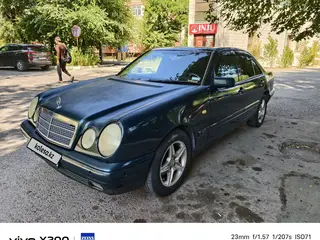 Mercedes-Benz E 230