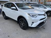 Toyota RAV4 2018 года за 13 500 000 тг. в Алматы