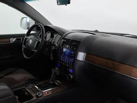 Volkswagen Touareg 2008 года за 4 990 000 тг. в Астана – фото 11