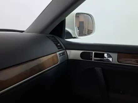 Volkswagen Touareg 2008 года за 4 990 000 тг. в Астана – фото 21