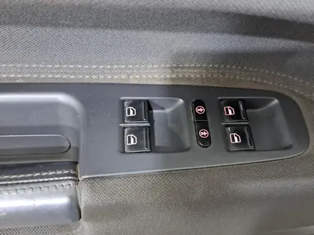 Volkswagen Touareg 2008 года за 4 990 000 тг. в Астана – фото 13