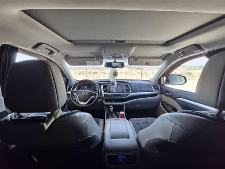 Toyota Highlander 2016 года за 12 500 000 тг. в Актау – фото 3