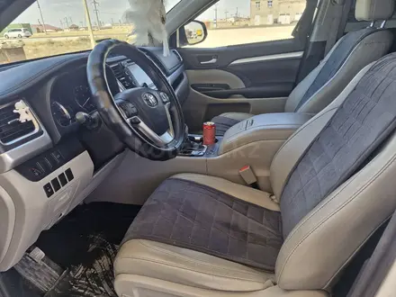 Toyota Highlander 2016 года за 12 500 000 тг. в Актау – фото 4