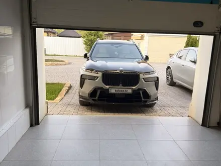 BMW X7 2023 года за 70 000 000 тг. в Уральск – фото 2