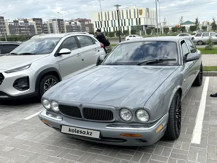 Jaguar XJ 2000 года за 9 000 000 тг. в Астана – фото 6