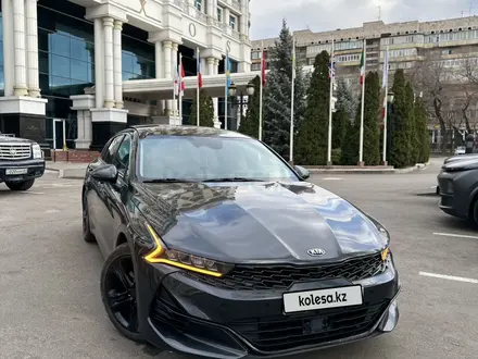 Kia K5 2021 года за 9 990 000 тг. в Алматы – фото 2