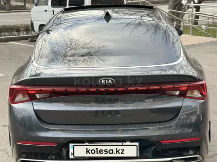 Kia K5 2021 года за 9 990 000 тг. в Алматы – фото 15