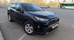 Toyota RAV4 2021 года за 15 950 000 тг. в Астана – фото 2