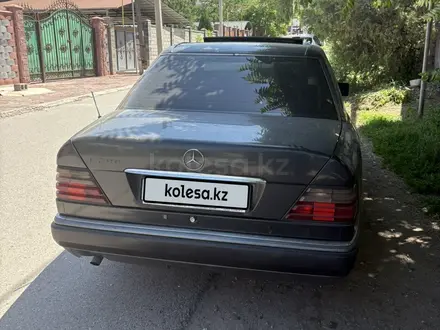 Mercedes-Benz E 200 1995 года за 1 450 000 тг. в Алматы – фото 9