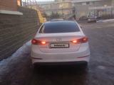 Hyundai Elantra 2017 годаfor7 000 000 тг. в Астана – фото 2