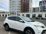 Toyota RAV4 2015 года за 11 500 000 тг. в Астана – фото 2