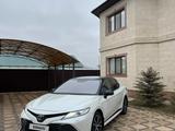 Toyota Camry 2020 года за 13 200 000 тг. в Атырау