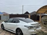 Toyota Camry 2020 года за 13 200 000 тг. в Атырау – фото 5
