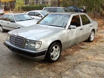 Mercedes-Benz E 220 1992 года за 3 000 000 тг. в Шымкент – фото 2