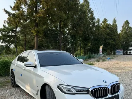 BMW 530 2021 года за 22 000 000 тг. в Алматы – фото 3