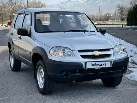 Chevrolet Niva 2013 года за 4 980 000 тг. в Алматы – фото 2