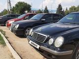 Mercedes-Benz E 320 2000 года за 4 200 000 тг. в Уральск – фото 4
