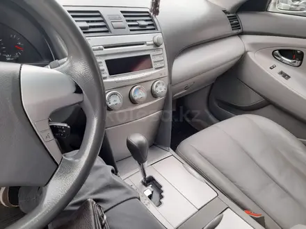 Toyota Camry 2010 года за 7 000 000 тг. в Актобе – фото 12