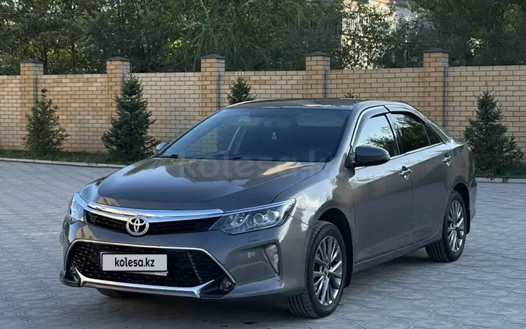 Toyota Camry 2015 года за 10 000 000 тг. в Семей