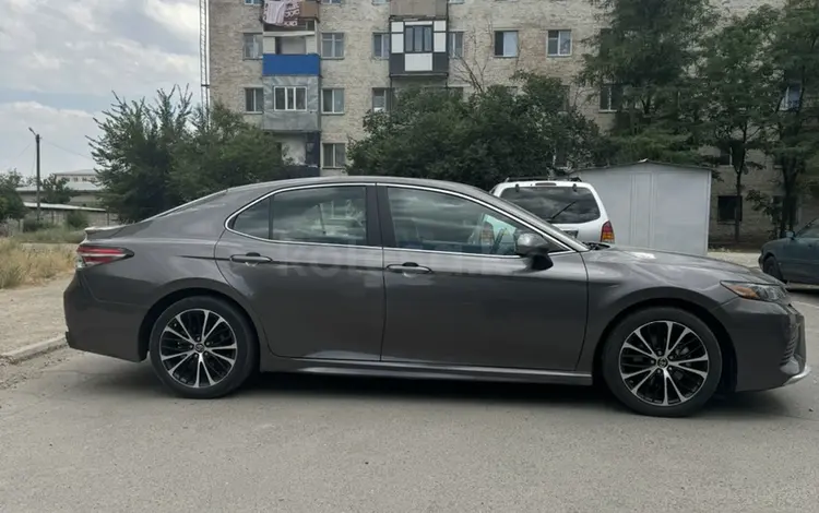 Toyota Camry 2017 года за 12 500 000 тг. в Тараз