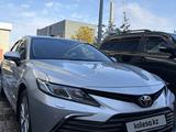 Toyota Camry 2023 годаfor20 000 000 тг. в Шымкент – фото 2