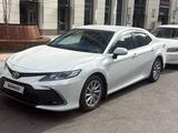 Toyota Camry 2021 года за 14 000 000 тг. в Астана