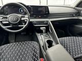 Hyundai Elantra 2023 годаfor10 800 000 тг. в Атырау – фото 3