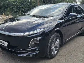 Hongqi E-QM5