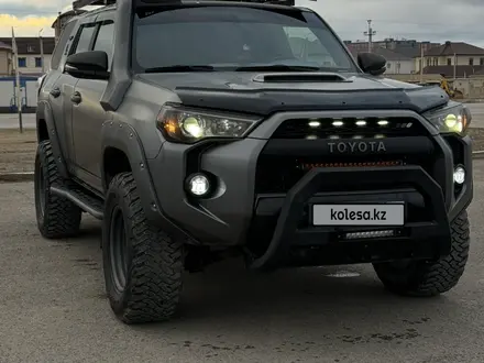Toyota 4Runner 2018 года за 22 000 000 тг. в Актау – фото 2