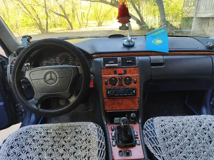 Mercedes-Benz E 240 1998 года за 2 000 000 тг. в Караганда