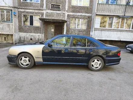 Mercedes-Benz E 240 1998 года за 2 000 000 тг. в Караганда – фото 7
