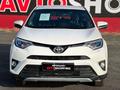 Toyota RAV4 2017 года за 10 900 000 тг. в Актобе – фото 2