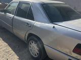 Mercedes-Benz E 220 1989 годаүшін750 000 тг. в Жетысай – фото 2