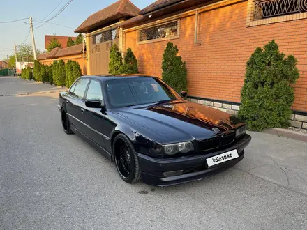 BMW 750 1998 года за 12 750 000 тг. в Алматы – фото 27