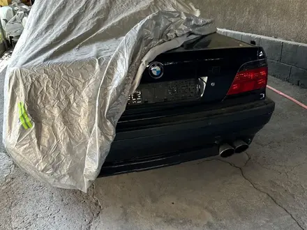 BMW 750 1998 года за 12 750 000 тг. в Алматы