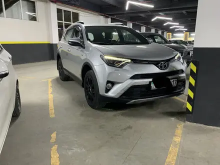 Toyota RAV4 2018 года за 14 000 000 тг. в Шымкент