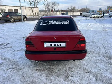 Mercedes-Benz C 200 1995 года за 950 000 тг. в Караганда – фото 4