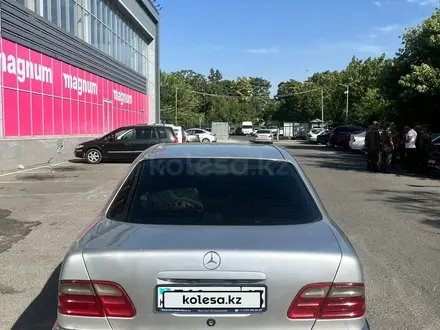 Mercedes-Benz E 320 1998 года за 3 300 000 тг. в Шымкент – фото 7