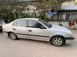 Toyota Avensis, 2002